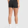 Gymshark Shorts*Dipped Waistband Shorts Black